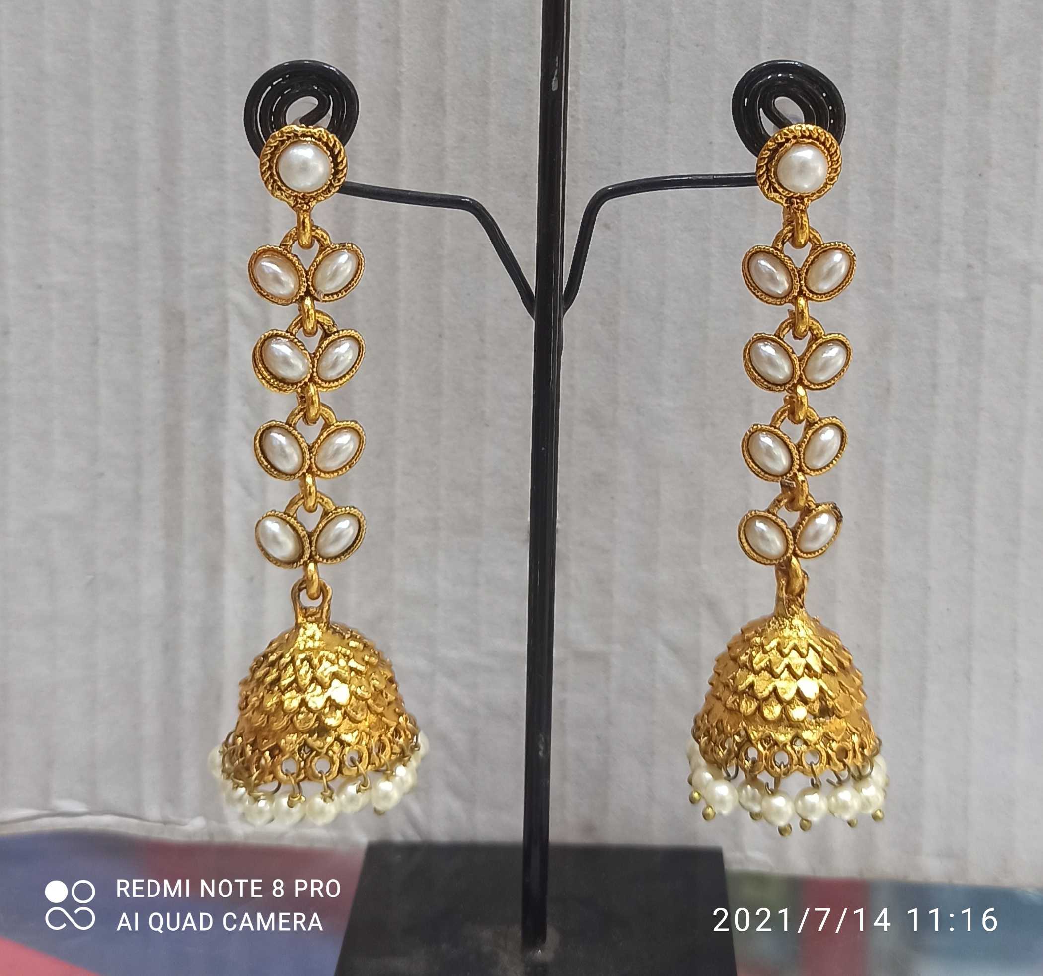 Goldan jhumka